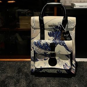 Dr.Martens x The MET "The Great Wave" Leather Bag